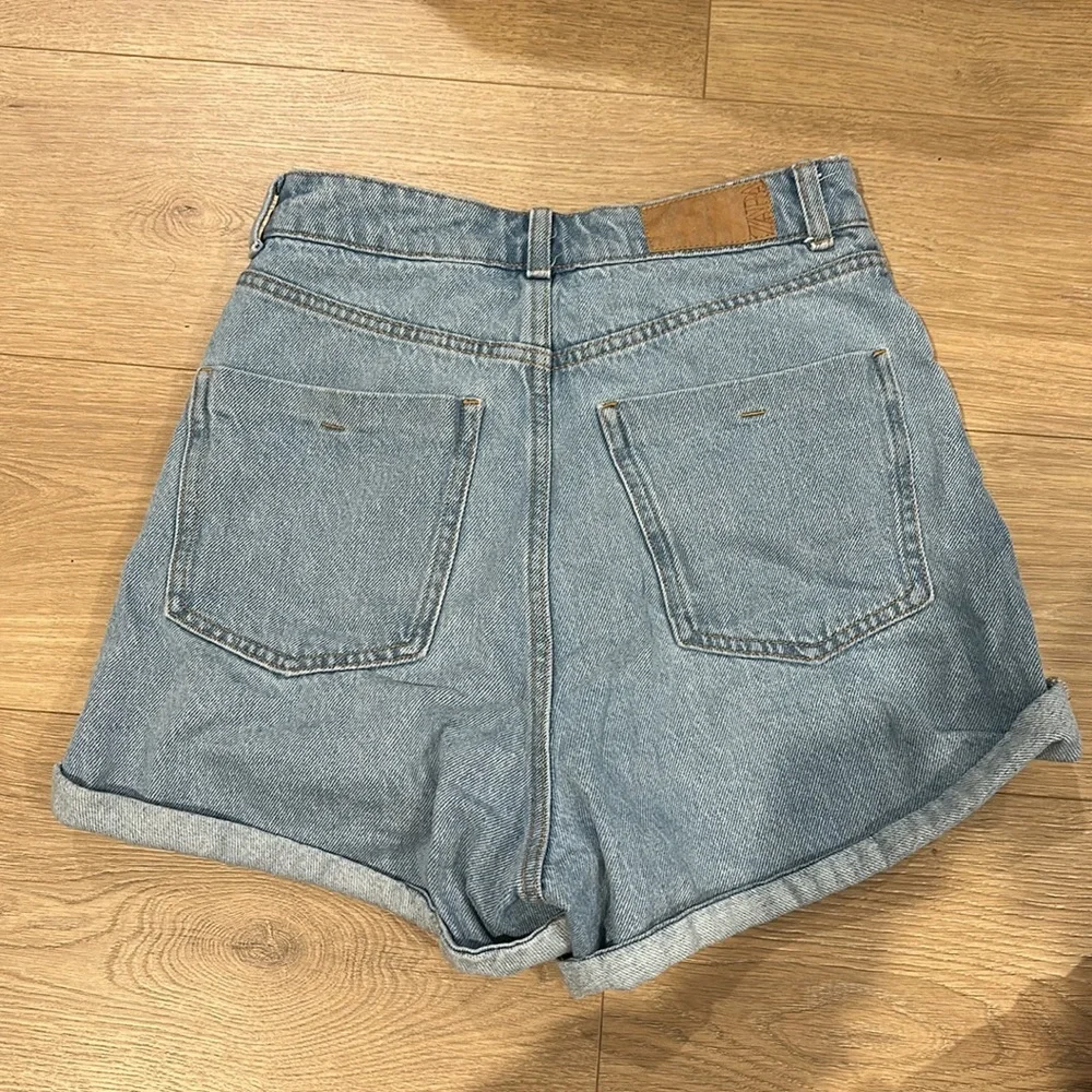 Zara Blue Jean Shorts High-Waisted Vintage Style, size small (4) like new - Picture 3 of 6